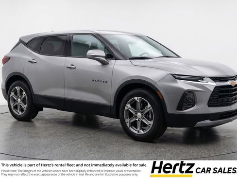 Used 2025 Chevrolet Blazer LT image 1