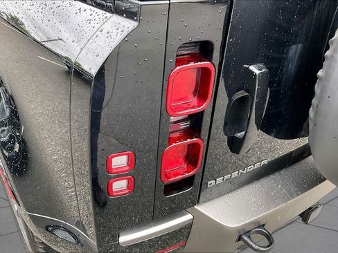 Used 2025 Land Rover Defender 110 X-Dynamic SE AWD/4WD image 26