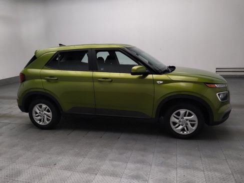 Used 2021 Hyundai Venue SE FWD image 11