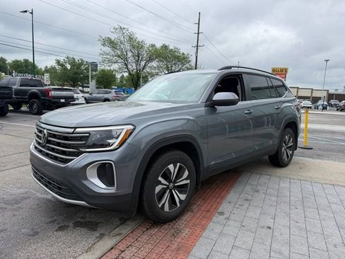 Certified 2025 Volkswagen Atlas SE AWD/4WD image 3