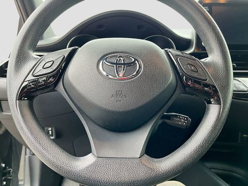 Used 2019 Toyota C-HR LE FWD image 11