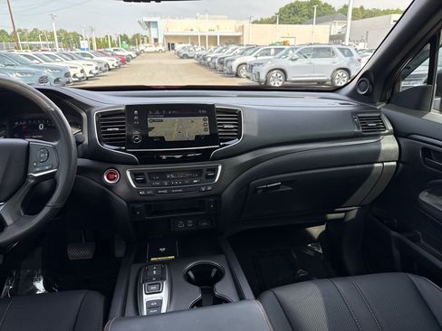 Certified 2025 Honda Passport TrailSport image 30