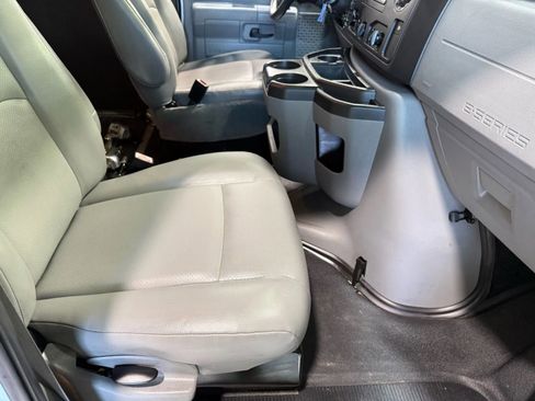 Used 2014 Ford E-250 and Econoline 250 w/ Power Group image 19