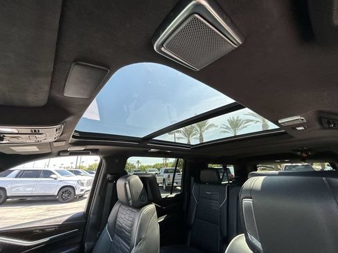Used 2024 Cadillac Escalade ESV Sport Platinum w/ LPO, ONYX Package AWD/4WD image 19