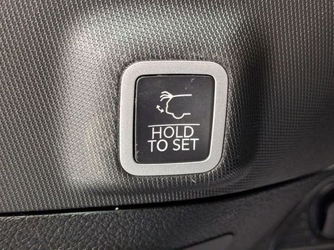 Certified 2023 Jeep Grand Cherokee Limited image 31