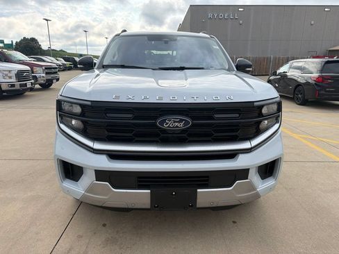 Used 2025 Ford Expedition Platinum AWD/4WD image 8