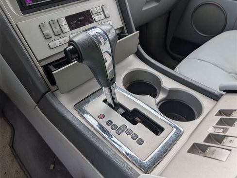 Used 2006 Lincoln Navigator Luxury RWD image 17