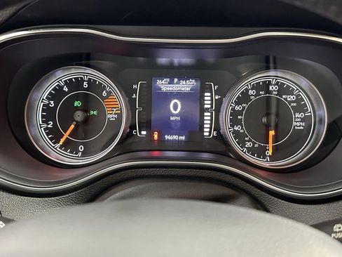 Used 2020 Jeep Cherokee Latitude Plus w/ Comfort/Convenience Group image 18