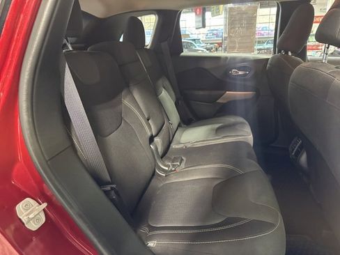 Used 2017 Jeep Cherokee Latitude w/ Comfort/Convenience Group image 38