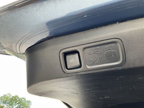 Used 2020 Ford Expedition XLT w/ Equipment Group 202A AWD/4WD image 13