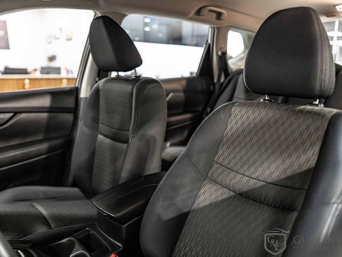 Used 2018 Nissan Rogue S image 19