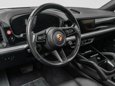 Used 2024 Porsche Cayenne AWD/4WD image 13