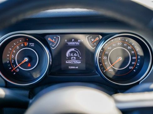 Used 2022 Jeep Gladiator Willys image 10