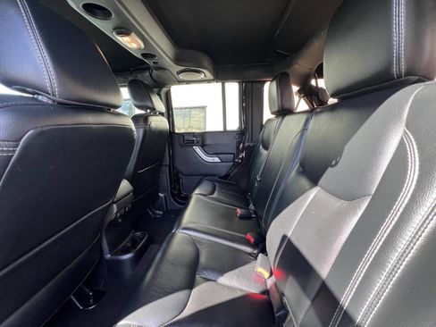 Used 2014 Jeep Wrangler Unlimited Rubicon w/ Connectivity Group image 12