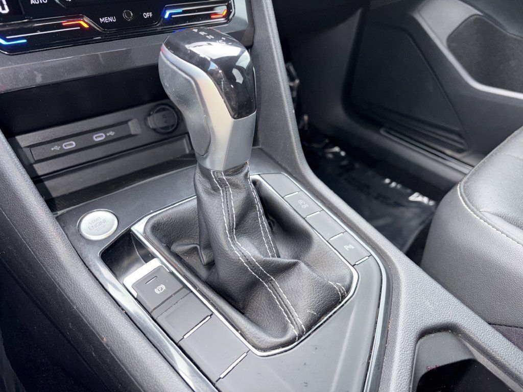 Used 2023 Volkswagen Tiguan SE R-Line FWD image 9