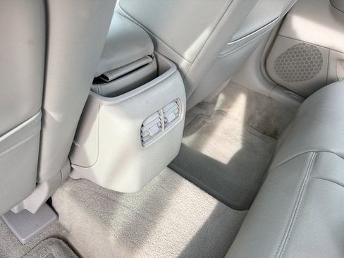 Used 2009 Cadillac DTS w/ Trunk Convenience Package image 11