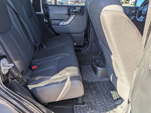 Used 2017 Jeep Wrangler Unlimited Rubicon w/ Connectivity Group image 26