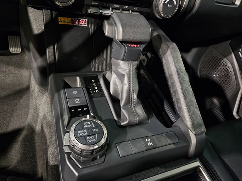 Used 2025 Toyota 4Runner TRD Off-Road image 32