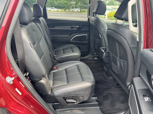 Used 2023 Kia Telluride EX w/ EX Captain's Chair Package AWD/4WD image 32