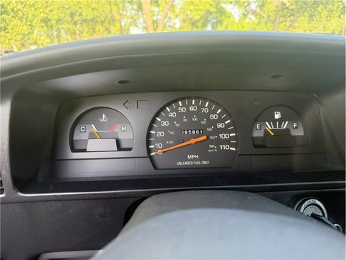Used 1993 Toyota Pickup Deluxe AWD/4WD image 12