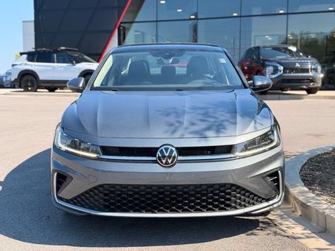 Used 2025 Volkswagen Jetta SE FWD image 7