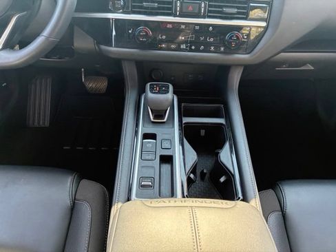 Certified 2025 Nissan Pathfinder SL w/ SL Premium Package FWD image 15