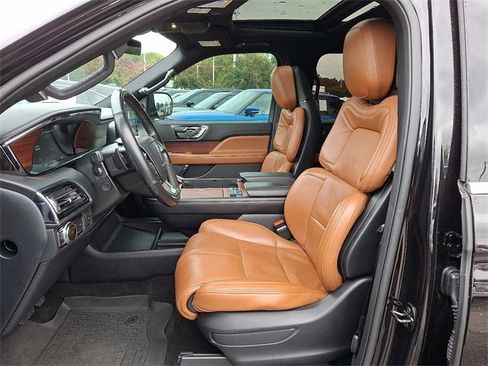 Used 2021 Lincoln Navigator Reserve image 11