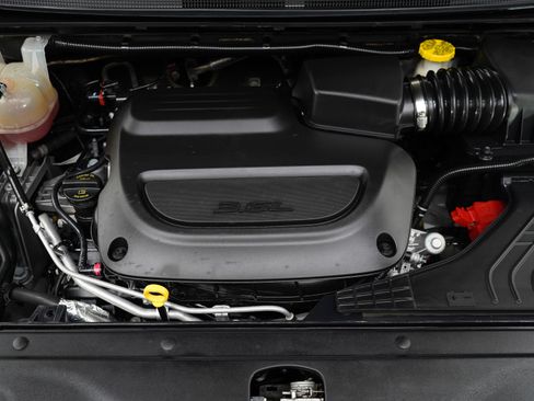 Used 2022 Chrysler Pacifica Touring-L FWD image 30