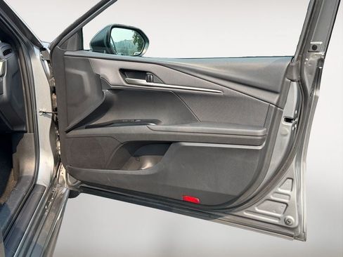 Used 2025 Toyota Camry SE FWD image 25
