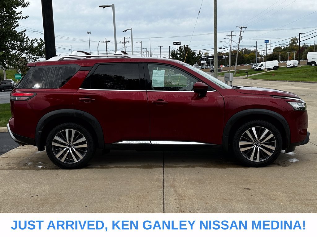 Used 2022 Nissan Pathfinder Platinum w/ Cargo Package AWD/4WD image 2