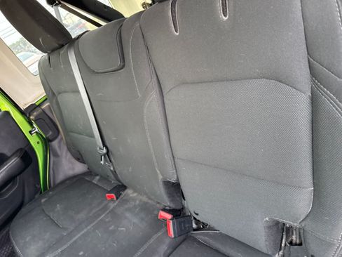 Used 2018 Jeep Wrangler Unlimited Sahara AWD/4WD image 14