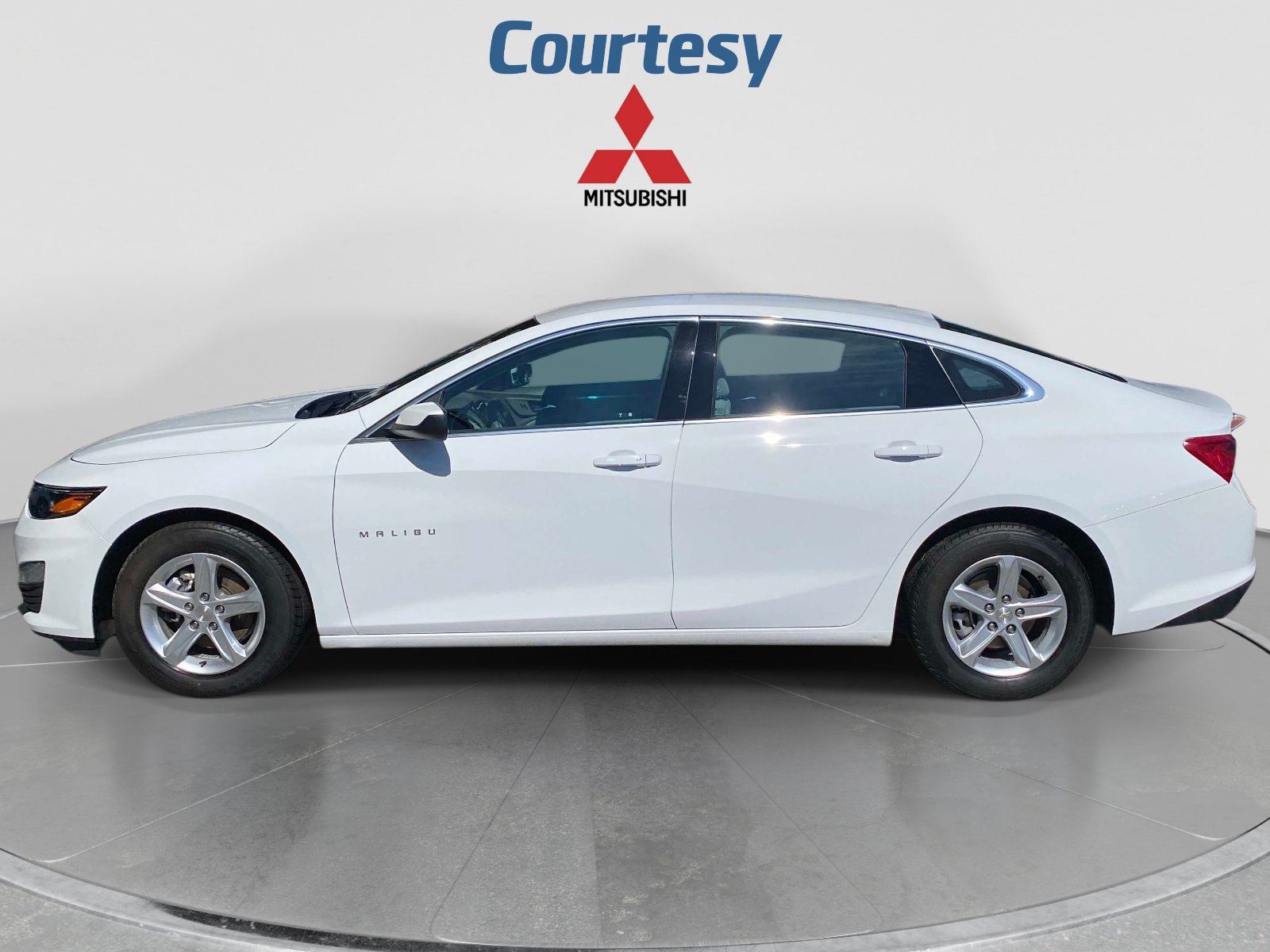 Used 2024 Chevrolet Malibu LS FWD image 2