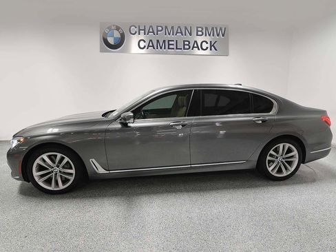 Used 2017 BMW 750i xDrive image 3