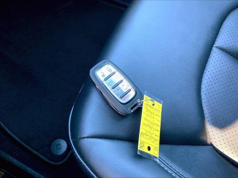 Used 2025 Chrysler Pacifica Select image 14