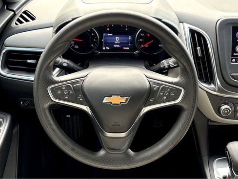 Used 2022 Chevrolet Equinox LS w/ LS Convenience Package image 10