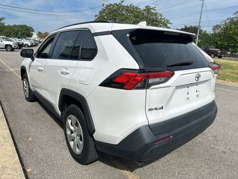 Used 2021 Toyota RAV4 LE FWD image 6