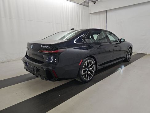 Used 2023 BMW 740i image 3