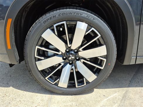 New 2025 Mitsubishi Outlander SEL image 28