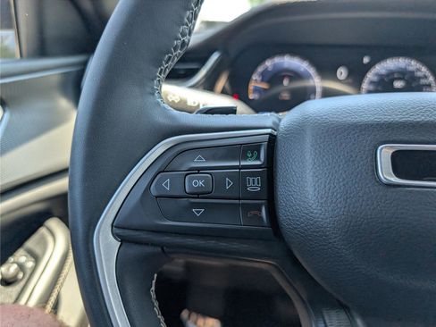 Used 2023 Jeep Grand Cherokee Altitude AWD/4WD image 25
