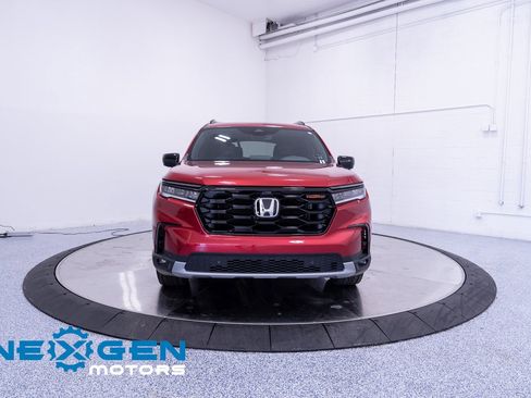 Used 2025 Honda Pilot TrailSport image 4