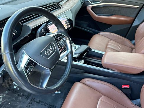 Used 2019 Audi e-tron Prestige w/ Prestige Package image 9