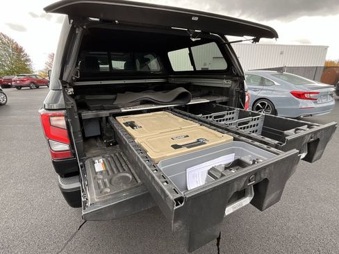 Used 2020 Nissan Titan SL w/ Moonroof Package image 22