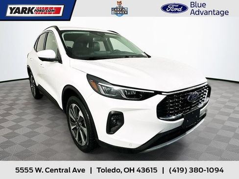 Certified 2024 Ford Escape Platinum AWD/4WD image 1