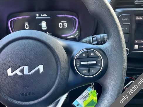 Used 2025 Kia Soul LX w/ LX Technology Package FWD image 19