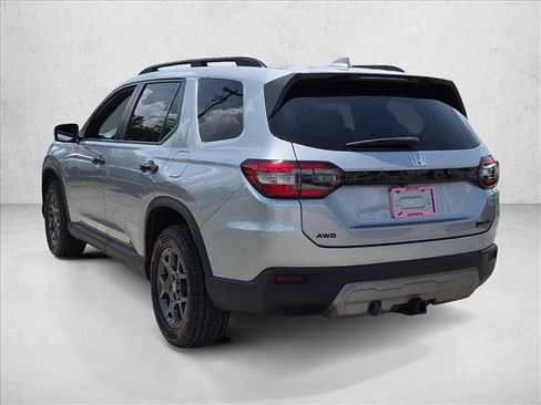 Used 2025 Honda Pilot TrailSport image 7
