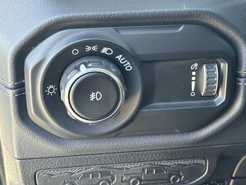 Used 2024 Jeep Wrangler Unlimited Sahara AWD/4WD image 37
