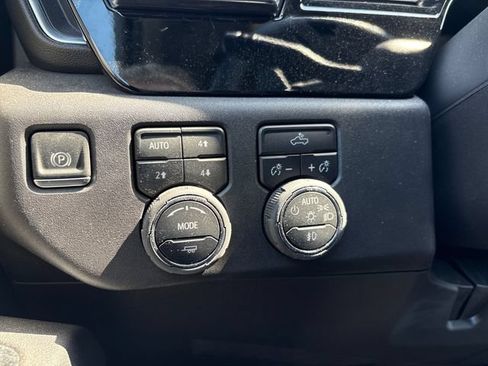 Used 2025 Chevrolet Silverado 1500 LT Trail Boss w/ Dark Appearance Package AWD/4WD image 34