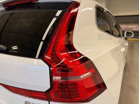 Used 2023 Volvo XC60 B5 Plus image 5