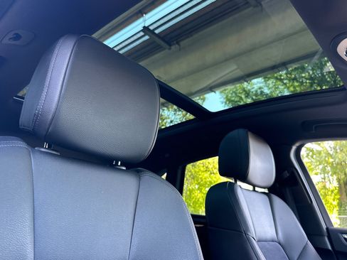 Used 2018 Porsche Macan AWD/4WD image 25