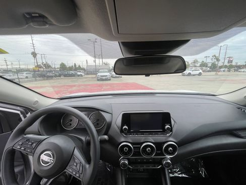 Used 2025 Nissan Sentra S image 33
